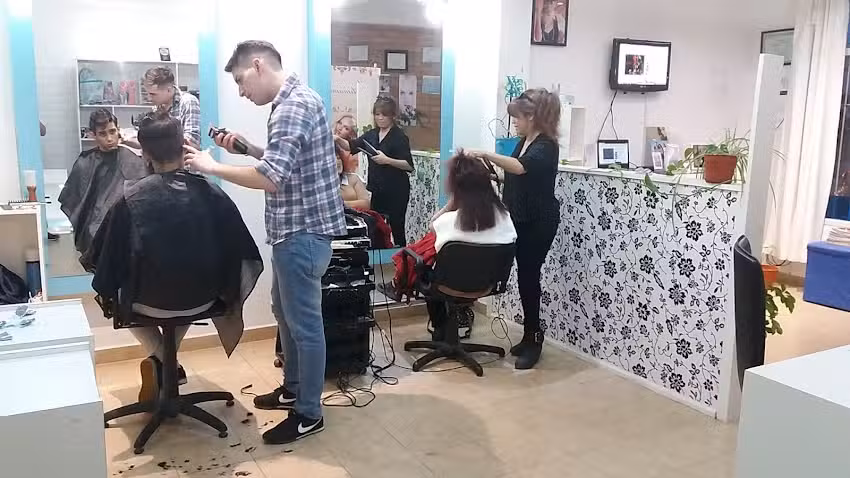 Lourdes Peluqueria Y Estetica. Barberia