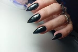 Manicura y Pedicura u&ntilde;as semipermanente acr&iacute;licas