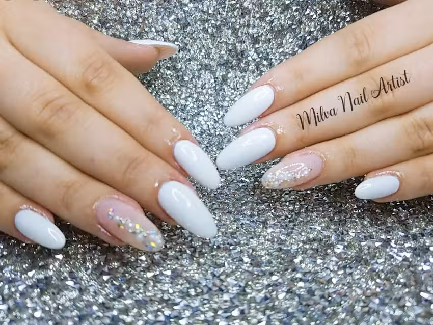 Milva Nail Artist (U&Ntilde;AS ESCULPIDAS)