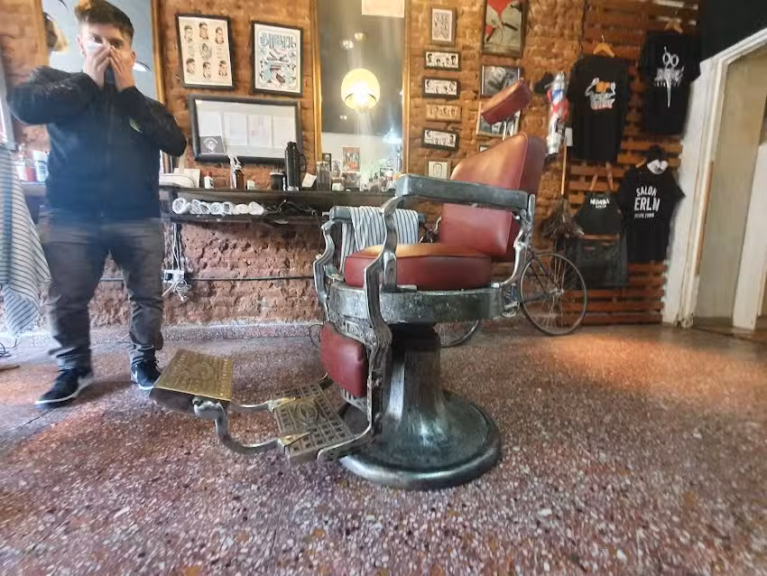 Mumbai Barber-Shop