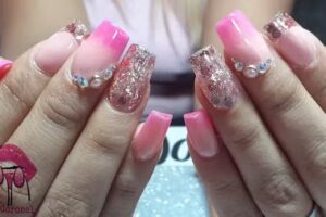 Nails Esther Coronel-u&ntilde;as esculpidas.