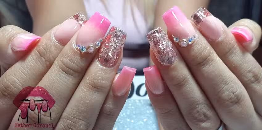 Nails Esther Coronel-u&ntilde;as esculpidas.