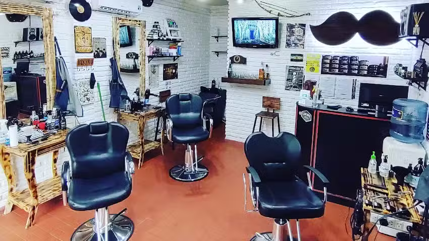 Navajo&rsquo;s Barber Shop