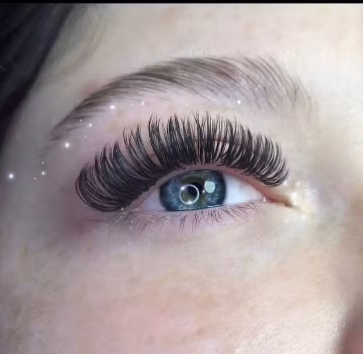 OMG! Lash power! Beauty and brows