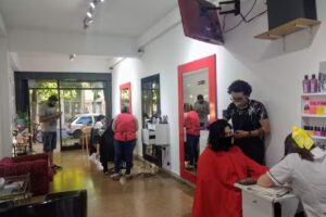 Paris (Peluqueria & Estetica)