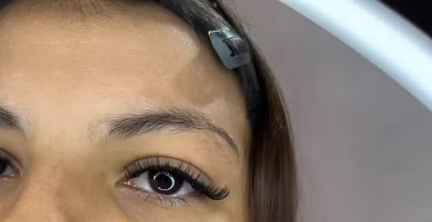 Paula L&oacute;pez lash