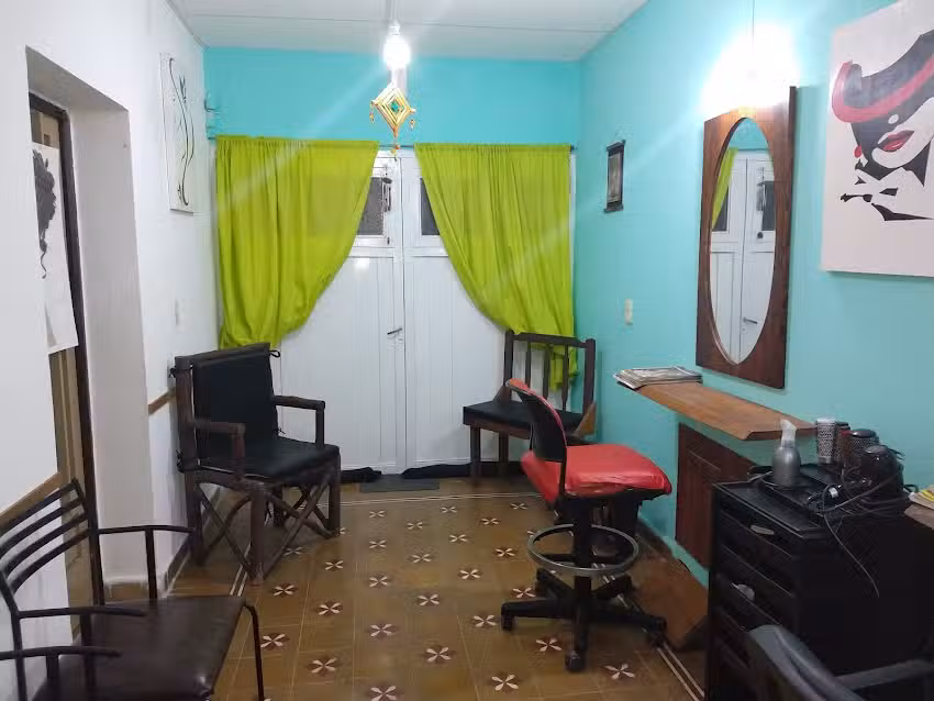 PAULA LURBE PELUQUER&Iacute;A UNISEX