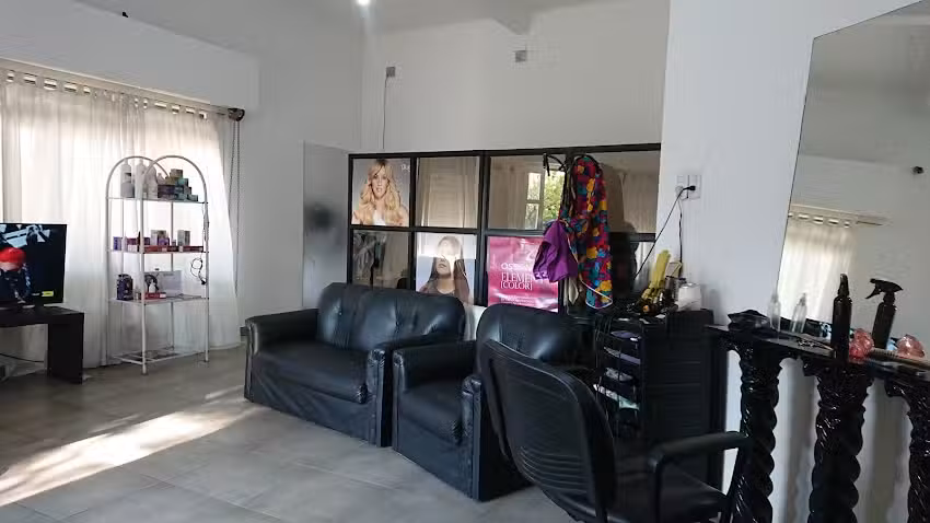 Peluquer&iacute;a Angeles unisex