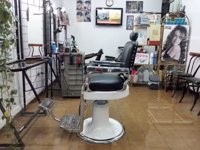 Peluquer&iacute;a / Barber&iacute;a Alejandro Rossi