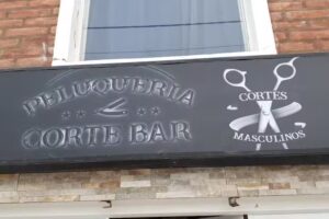 Peluquer&iacute;a Corte &ndash; Bar