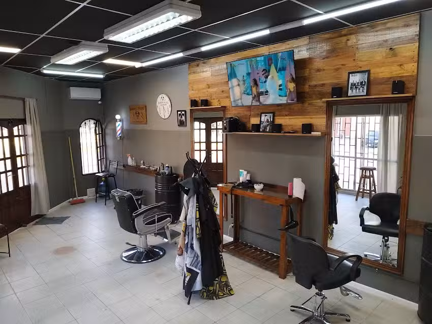 Peluquer&iacute;a Masculina RAMON VALDES Barberia