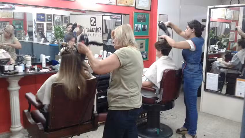 PELUQUER&Iacute;A Salvador & Lia