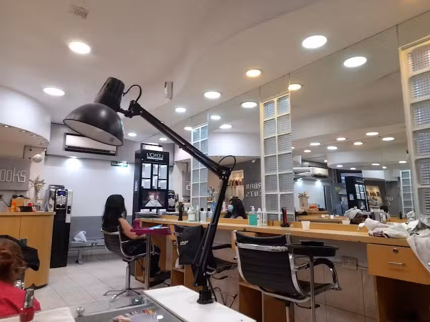 Peluquer&iacute;a Urban Cuts