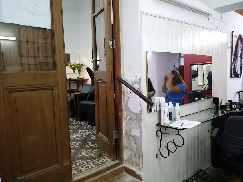 Peluquer&iacute;a y Academia Mirta