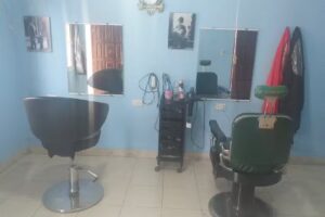 PELUQUER&Iacute;A Y BARBERIA GISEL