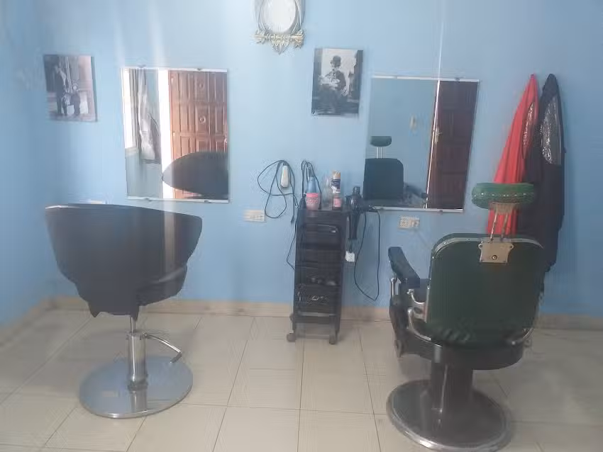 PELUQUER&Iacute;A Y BARBERIA GISEL