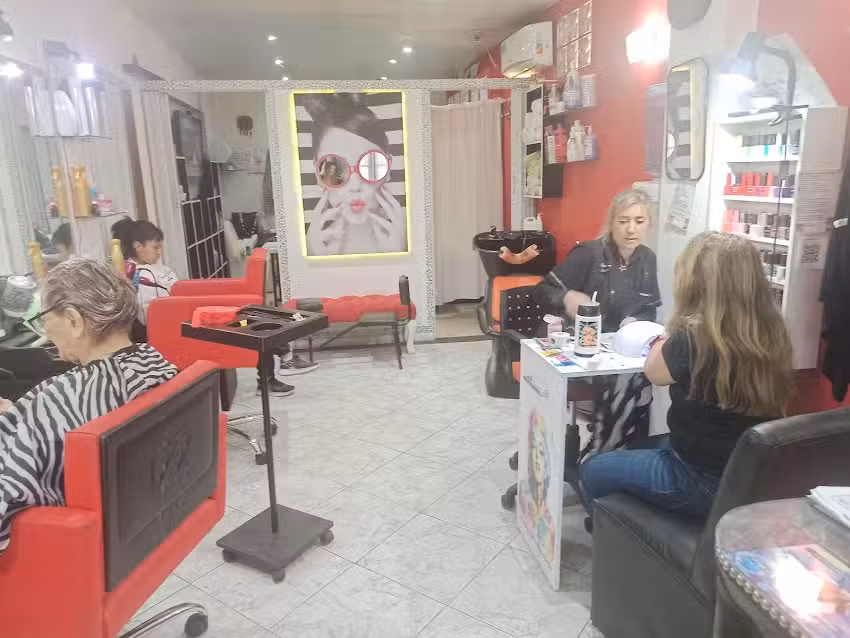 Peluquer&iacute;a y Est&eacute;tica Mujeres Bonitas