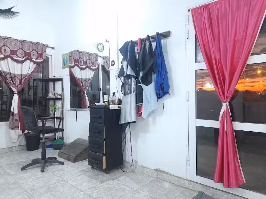 Pesta&ntilde;as, Manicura y Peluquer&iacute;a