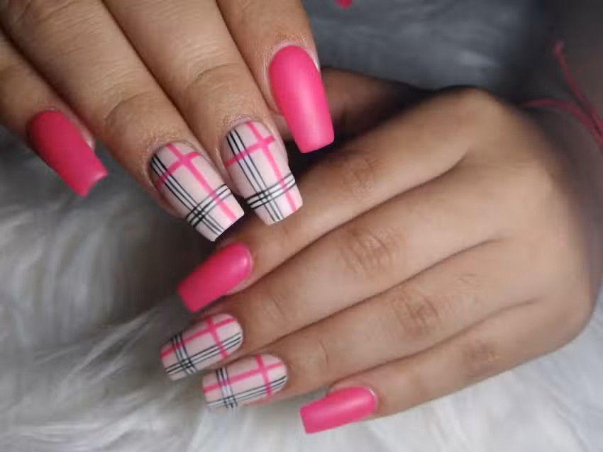 QR Nails