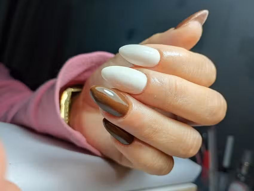 Reina Ester Nails & The Barbers