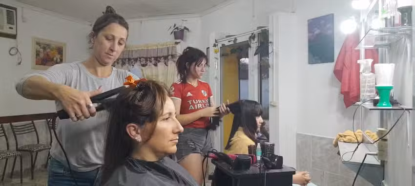 Salon de belleza Marina & Erica Peluqueria unisex. Manicura y Pedicura