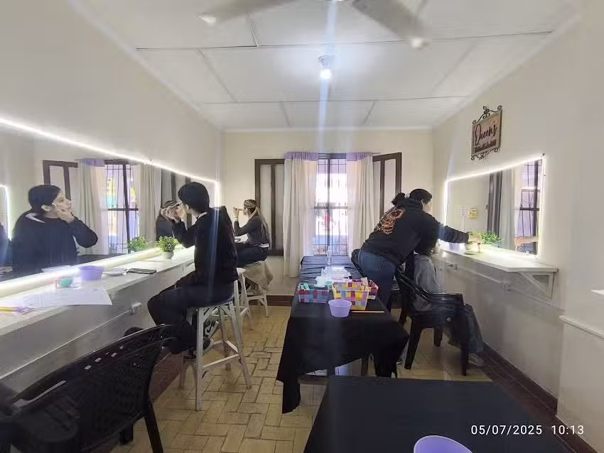 Sal&oacute;n de Belleza &ldquo;Queens&rdquo; by Anita Pino