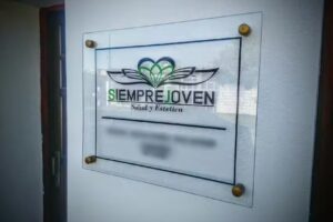 SIEMPRE JOVEN Salud Y Est&eacute;tica