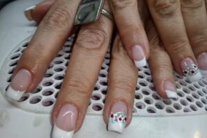 Soft Gel y U&ntilde;as Semipermanentes by Silvi