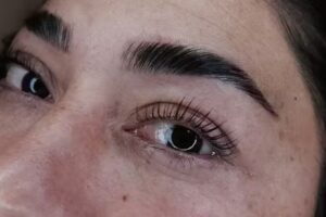 T-Lashes Dise&ntilde;o de cejas y pesta&ntilde;as