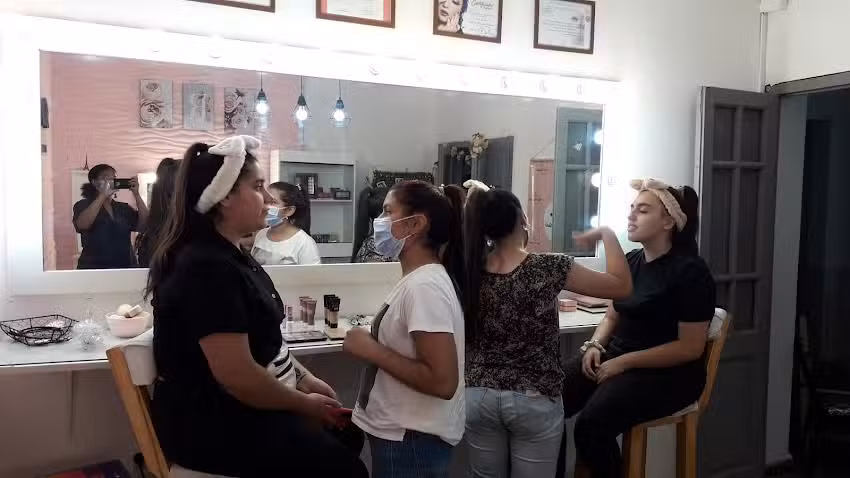 The Jungle: Centro de Est&eacute;tica y Belleza