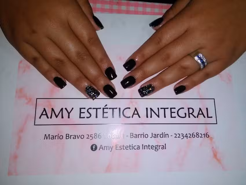 U&ntilde;as Esculpidas.