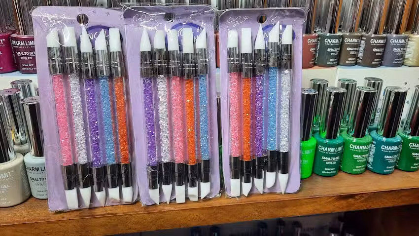 U&ntilde;as tops by denisenails