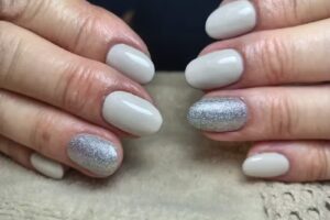 Uñas” Vales Oro ” San Rafael