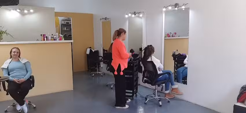 URBAN STAFF PELUQUERIAS hair studio