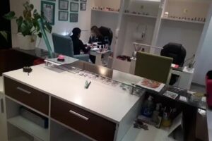 Veronica color nails