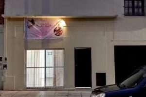 Yanina u&ntilde;as pesta&ntilde;as