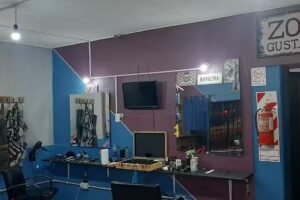 Zohan, Barber&iacute;a Masculina